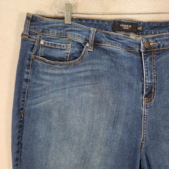 Torrid Plus Size Dark Blue Denim Stretch Mid Rise Cropped Straight Jeans - Picture 3 of 15